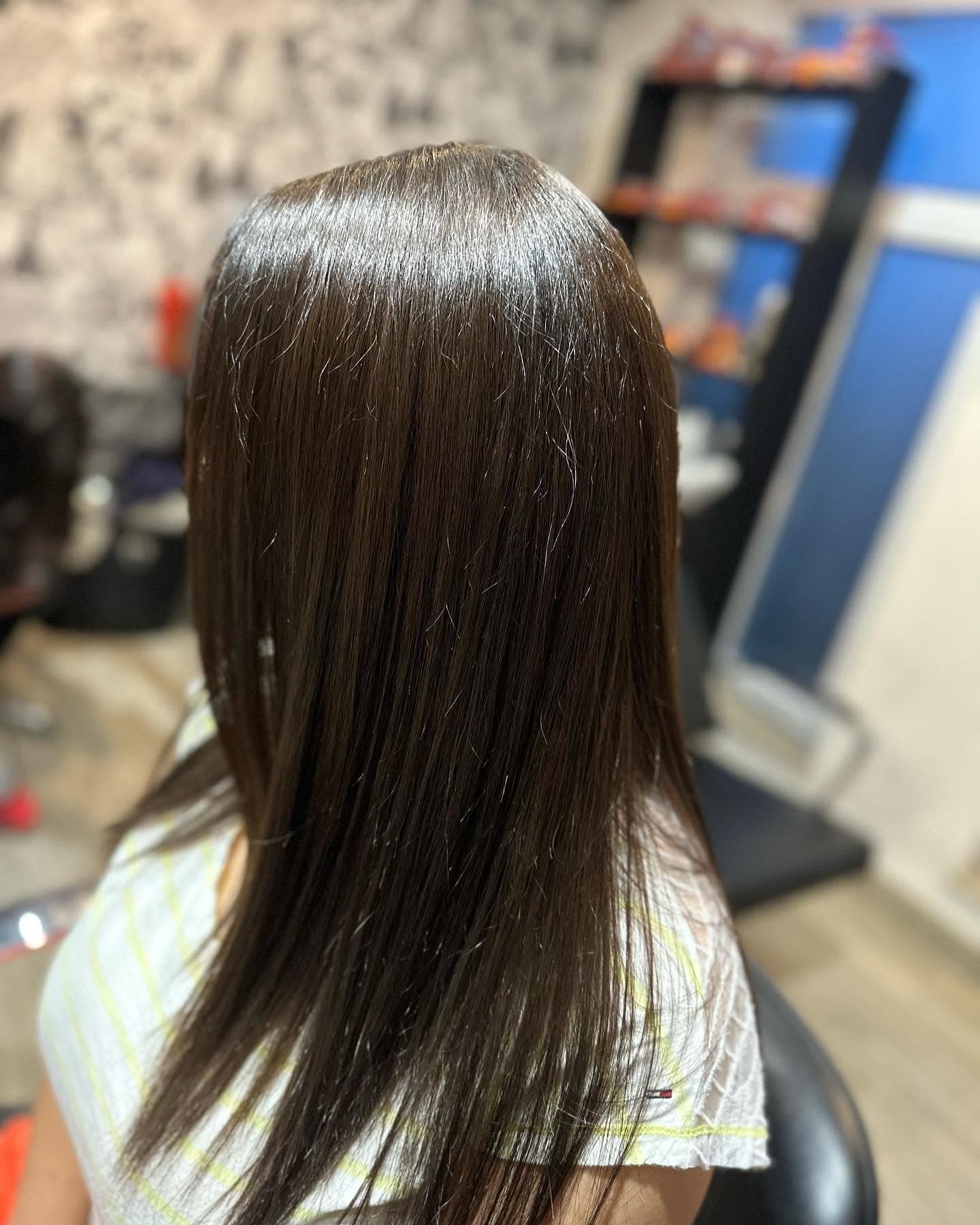 Coupe femme carré dégradé avec coloration rouge acajou
